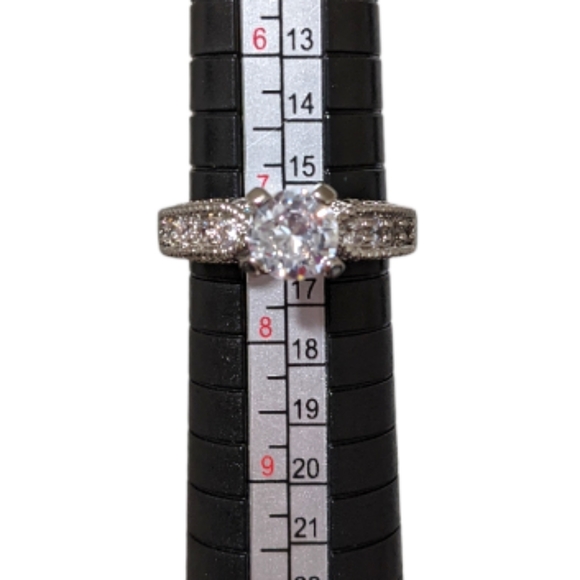 Stunning Faux Diamond Ring - Picture 10 of 12